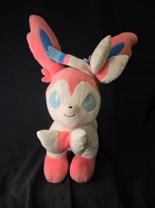 Juguete de peluche Build-A-Bear Pokémon Sylveon con sonido - Imagen 1 de 5