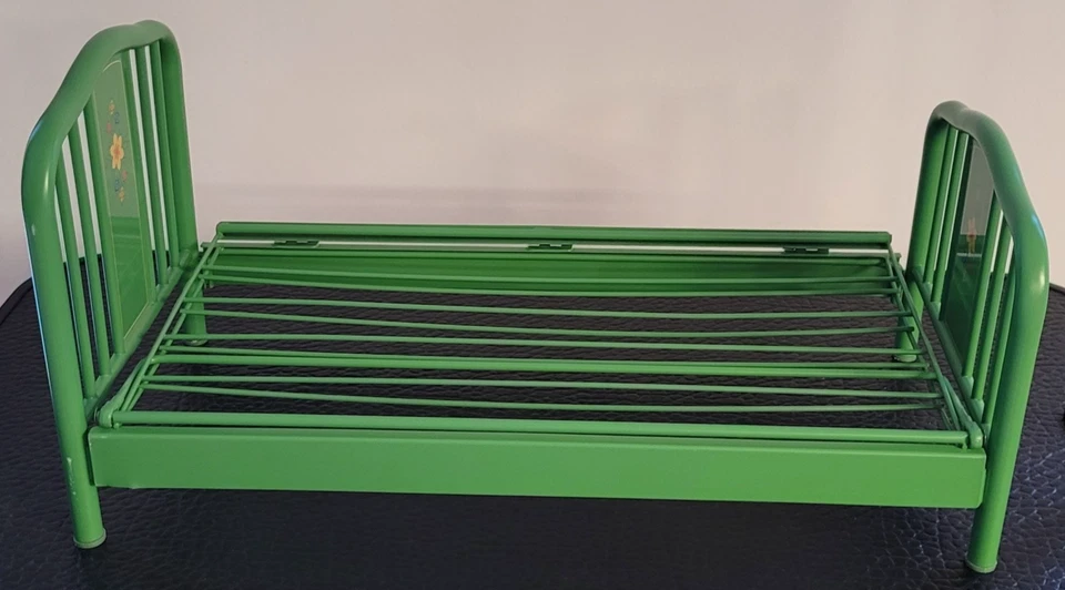 Vintage American Girl Doll Kit Kittredge Trundle Green Flower Bed - Image 1 of 4