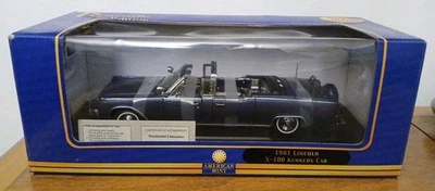 American Mint 1:24 1961 Lincoln X-100  Kennedy Car Presidential Royal Blue NOS - Image 1 of 4