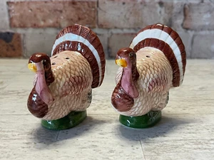 Vintage Turkeys Ceramic Salt and Pepper Shakers Kitsch Kitchen Decor- - Picture 1 of 4