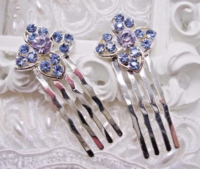 Azul y Lavanda Estrás Flores Lateral Peine de Pelo Par Boda Dama de honor  Foto 1 de 3