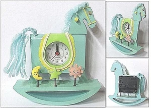 BOMBONIERA CAVALLO a DONDOLO Color VERDE CHIARO con OROLOGIO e SVEGLIA Cm.14x15 - Imagen 1 de 2