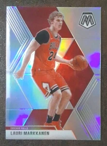 LAURI MARKKANEN 2019-20 Panini Mosaic #97 Silver Prizm Bulls.  B2C - Foto 1 di 3