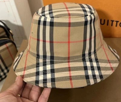 Sombrero a cuadros Burberry para niños pequeños Bucket Nova talla 12 meses Foto 1 de 4