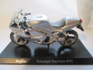 TRIUMPH DAYTONA 955i 1-18 SCALE MAISTO MOTORCYCLE MODEL - Picture 1 of 4