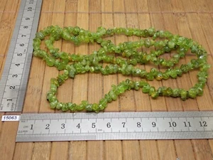 Collier baroque chips PERIDOT de qualité 90cm pierre naturelle soin reiki - Imagen 1 de 3