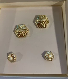 Avon Vintage 1985 Golden Pinwheel Ohrringe und Knopfabdeckungen Set - Bild 1 von 3