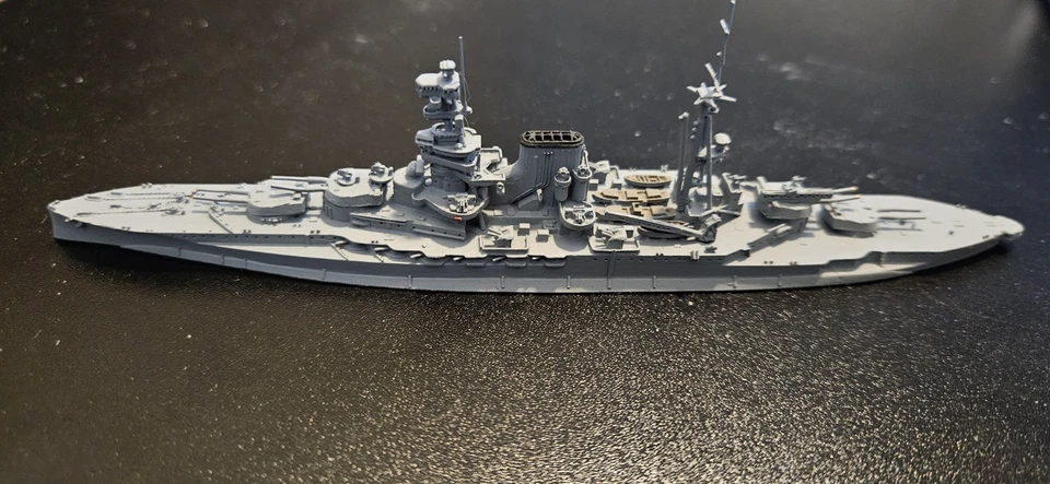 Modelo Neptun 1105a HMS Barham escala 1/1250 (1 de 2) Foto 1 de 2