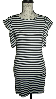 Vestido ajustado marca Soprano blanco y negro a rayas media manga, talla Junior M Foto 1 de 4