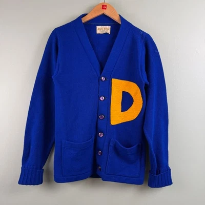 Prendas de punto atléticas talla 36 suéter universitario cárdigan azul "D" vintage años 60 lana? Foto 1 de 4