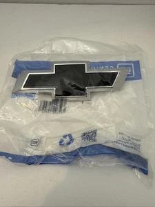 GM OEM 21-23 Suburban Tahoe Lift Gate Exterior Trim-Emblem 84742615 - Picture 1 of 3