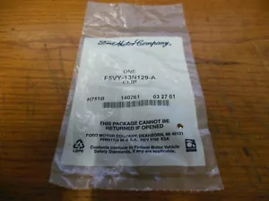 OE Ford F5VY13N129A Headlight Housing Retainer / Clip - Picture 1 of 2