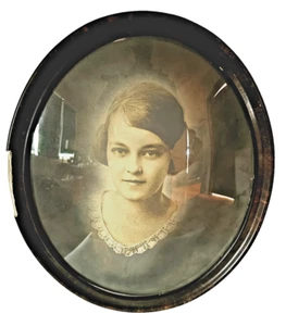 Viktorianischer Bilderrahmen Tiger Holz oval konvex Blase mit Original Glas Frau - Bild 1 von 5