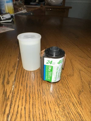 FUJIFILM 400 Color 24 exp Superia X-TRA Color Print Film Expired Cold Stored - Image 1 of 2