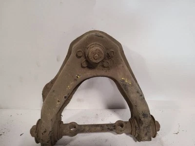 Brazo de control superior derecho pasajero delantero para camioneta Nissan 86-97 1707831 Foto 1 de 3