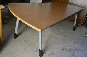 Schreibtisch höhenverstellbar, 200 x 100 cm Höhe: ca. 60-70 cm, Holz - Bild 1 von 2