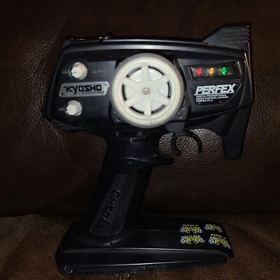 Peças não testadas transmissor de rádio Kyosho Perfex  - Imagem 1 de 4