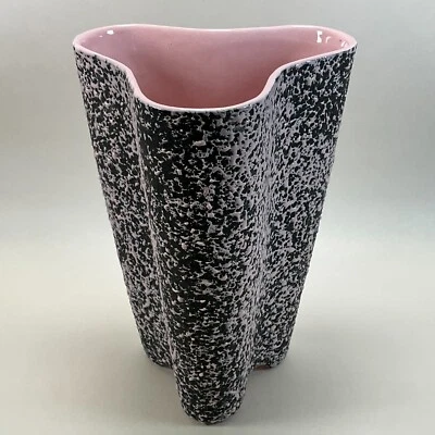 Vaso Shawnee Pottery Lava Chantilly confete rosa sobre preto grande - década de 1950 MCM - Imagem 1 de 4