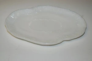 Vintage weiß Milchglas # 13 Teller 8 3/4" x 6 5/8" - Bild 1 von 3