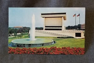 LMH Postcard LYNDON BAINES JOHNSON LIBRARY Presidential LBJ Great Hall Fountain - Picture 1 of 2