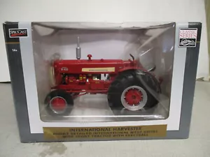 2012 International Harvester W450D Toy Tractor "Classic Series" 1/16 Scale NIB - Picture 1 of 7