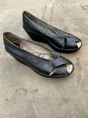 Fly London Yoma 307 飞露趾楔形懒人鞋锡制 40 码美国 9 码 — 第 1/4 张图片