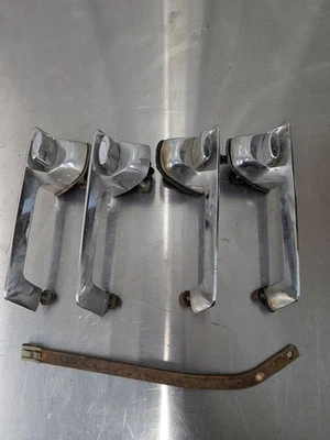 Dodge Coronet 1965 4 puertas manijas de puerta exteriores Foto 1 de 4