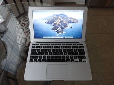 MacBook Air A1465, 1.7 GHz Core i5, 4 GB Ram, 64 GB SSD, MD223LL/A (2012) - Image 1 of 4