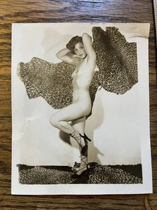 50’s Girl Pretty PIN UP Risque Nude Original B&W Girlie Photo 5”x4” 629 - Picture 1 of 2