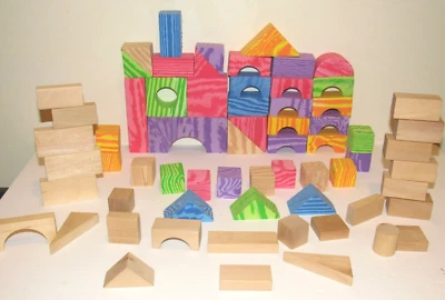 Juego de 41 bloques de construcción de espuma Lakeshore + 26 pequeños bloques de madera juguetes de construcción Foto 1 de 4