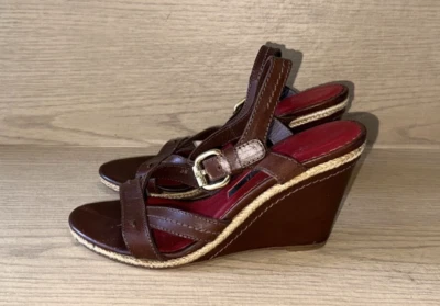 CAROLINA HERRERA BROWN LEATHER WEDGE HEEL STRAPPY BUCKLE DETAIL SANDALS  Sz 36M - Image 1 of 4