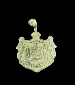 14k Solid Gold Coat Of Arms Hawaii Mens Pendant - Picture 1 of 4