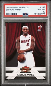 PSA 10 GEMAS COMO NUEVAS 2010 HILOS PANINI LeBRON JAMES #138 CAVS 70074 BJ130 - Imagen 1 de 2
