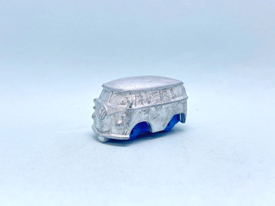 Autobús furgoneta hippie Volkswagen Disney Pixar VW 1:72 sin ruedas Foto 1 de 3