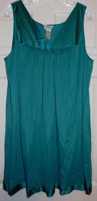 Vanity Fair XL 44 emerald green silky satiny nylon nightgown pajamas pj's - Image 1 of 3