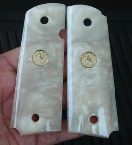 Empuñaduras COLT 1911 TAMAÑO COMPLETO Simuladas Blanco Perla Med Oro Color Bonito # Aleatorio2 - Imagen 1 de 12