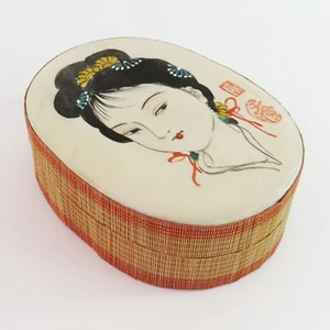 Vintage Silk Asian Woman Oval Trinket Jewellery, Ring Box, Blue Lining - Foto 1 di 5