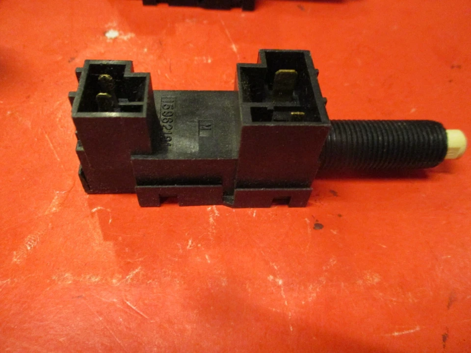 CAMIÓN CHEVROLET-GMC -ASTRO-BLAZER S10-JIMMY S15-1989-94 -OEM- INTERRUPTOR DE LUZ DE FRENO Foto 1 de 1