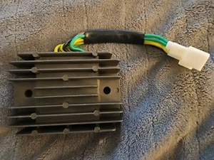 Regulador de voltaje rectificador 98-99 Kawasaki ZX900 Ninja ZX9R Prairie KVF400 EE. UU.  - Imagen 1 de 3