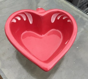Plato Rowe Pottery rojo corazón de San Valentín - Imagen 1 de 4