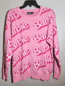 Nuevo Suéter Barbie Rosa Estampado Completo Talla Mediana Para Mujer Nuevo Con Etiquetas  - Imagen 1 de 5