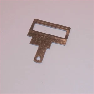 Dinky Toys 25Y 405 Universal Jeep Tin Windscreen - Picture 1 of 4