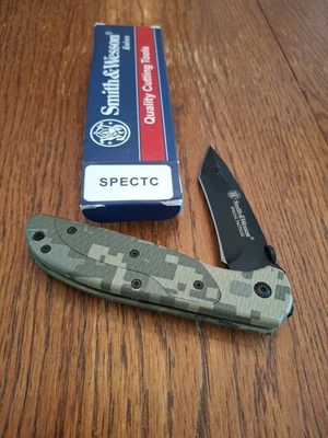 Smith & Wesson Special Tactical Folding Pocket Knife SPECTC With Belt Clip - Image 1 of 4
