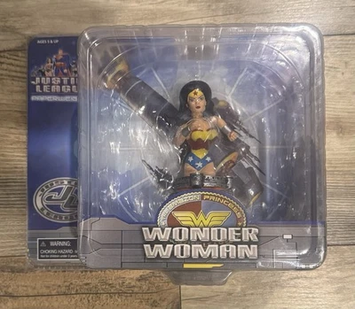 WONDER WOMAN Amazon Princess JUSTICE LEAGUE PAPERWEIGHT Resin Figure Bust - NEW! - Image 1 of 4