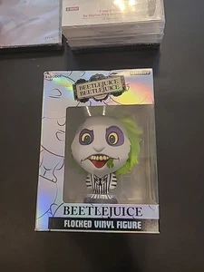 Beetlejuice (2024) - KIDROBOT - Figura Vinilo Flocado 4" Nueva - Imagen 1 de 1