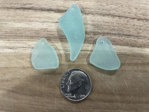 Seeglas - 3 aquablaue gebohrte Anhänger & Ohrring Stücke - Lot # 353 - Bild 1 von 1