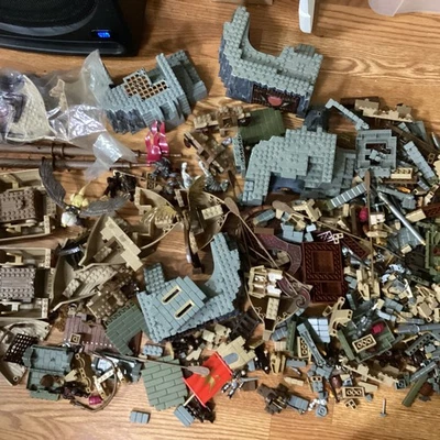 Huge MEGA BLOKS KING ARTHUR Lot Battle Castle #96121 & TWO Warships #96120 - Image 1 of 4