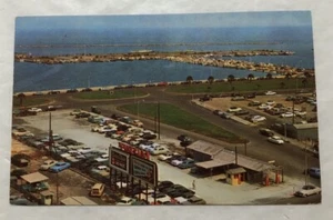 One Of The Famous T Heads At Corpus Christi, Texas. Postcard (V2) - Picture 1 of 2