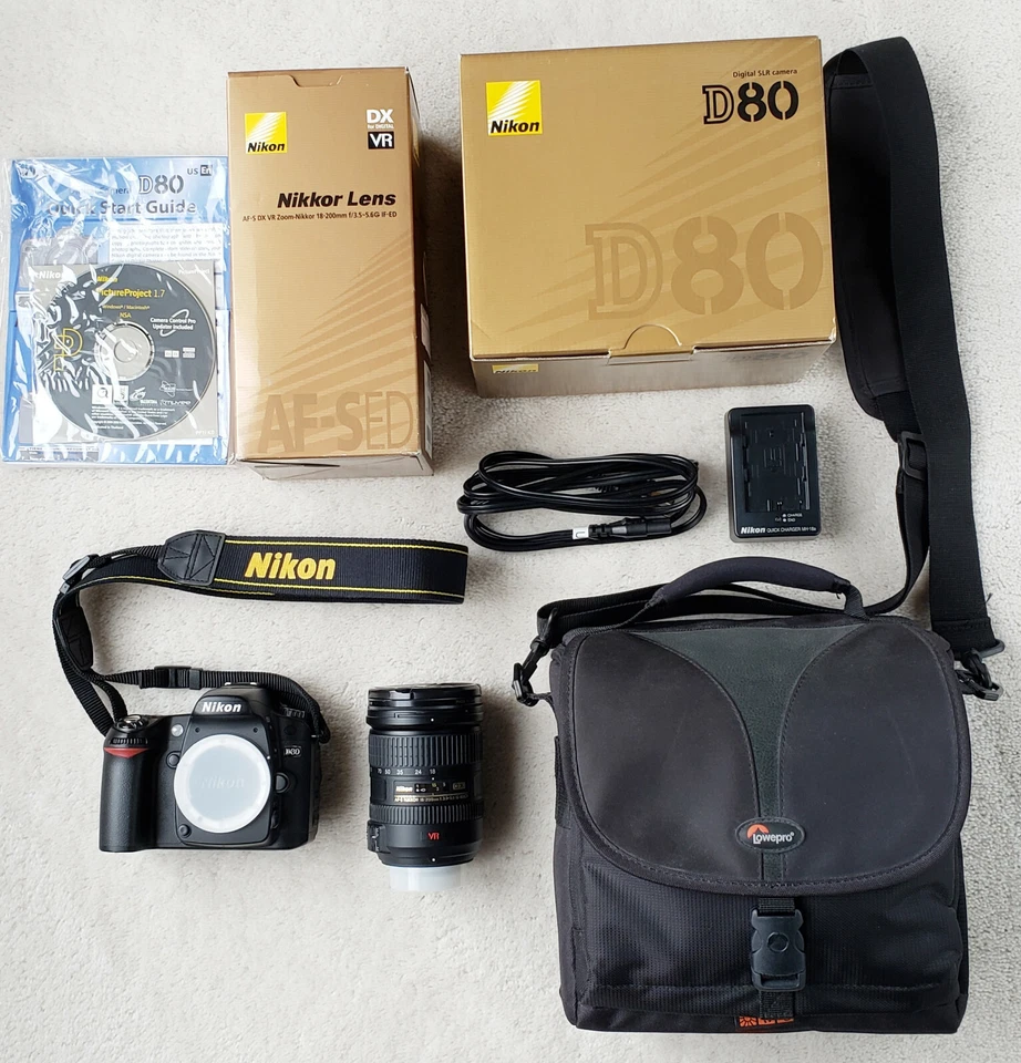 Cuerpo de cámara Nikon D80 con lente zoom Nikkor 18-200 mm ED VR Foto 1 de 4