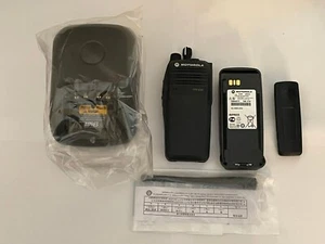 Motorola MOTOTRBO XPR6350 UHF 403-470 MHz Digital Radio AAH55QDC9LA1AN - Zdjęcie 1 z 12